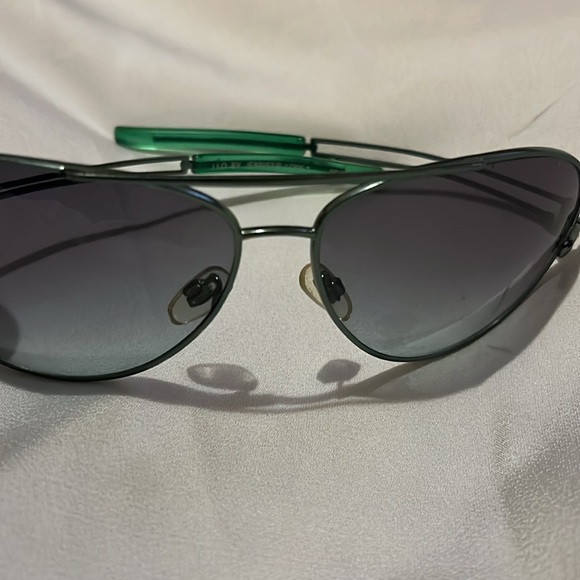 Jennifer Lopez Green and Black Aviator Sunglasses with Gradient Lenses main image 10
